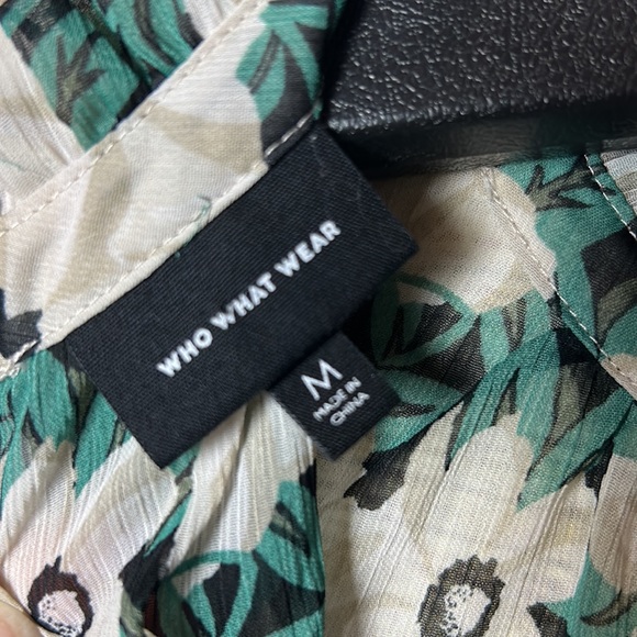 Who what wear floral sleeveless blouse 100% polyester size medium - Picture 4 of 4